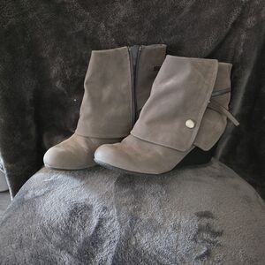 Stylish Women's Ankle Boots in Taupe